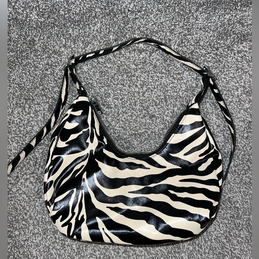 NA-KD NAKD Mini Rounded Bag - Picture 3 of 11